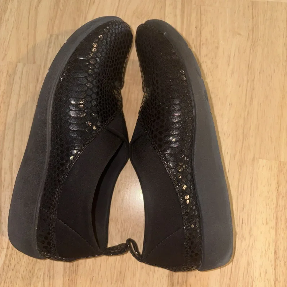 Clarks Cloudsteppers Black Reptile Print Slip On Comfort Shoes 8M